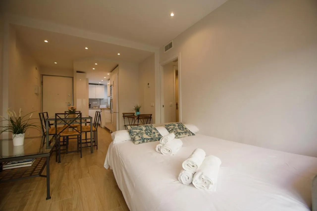Rentalsevilla Pacheco Y Nunez Del Prado Apartment Seville